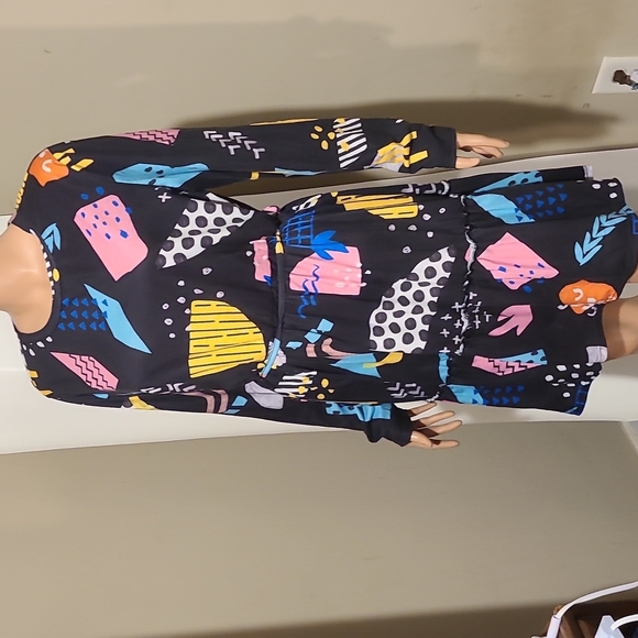 Shein Long Sleeve Abstract Dress - Picture 3 of 7